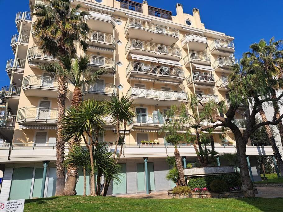 Centrale Vicino Spiagge E Ciclabile + Box-Auto ! Apartment Arma di Taggia Exterior photo