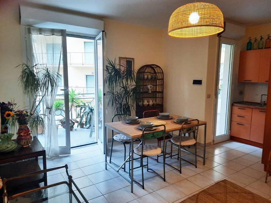 Centrale Vicino Spiagge E Ciclabile + Box-Auto ! Apartment Arma di Taggia Exterior photo